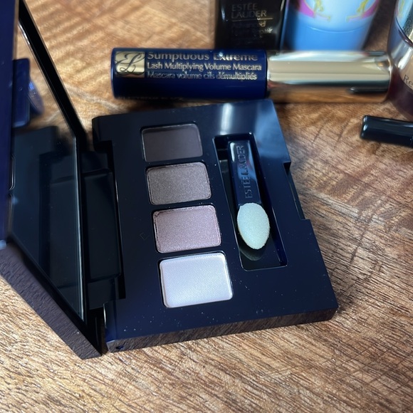 New Estée Lauder skincare and makeup set - Picture 2 of 8